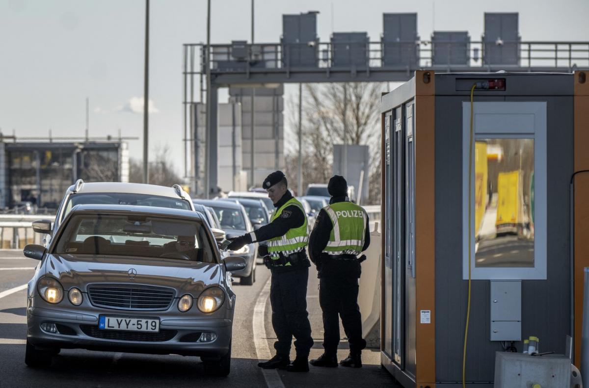 Adolescenta de 17 ani, suspectata ca si-a ucis bebelusul si l-a abandonat la granita dintre Ungaria si Austria